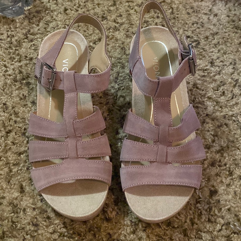 Vionic lavender wedge sandals